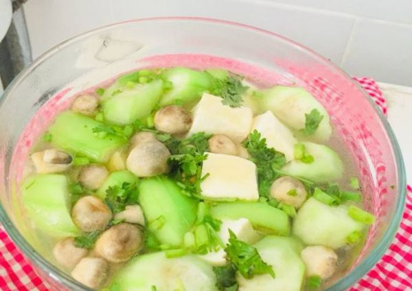 Canh mướp nấm rơm