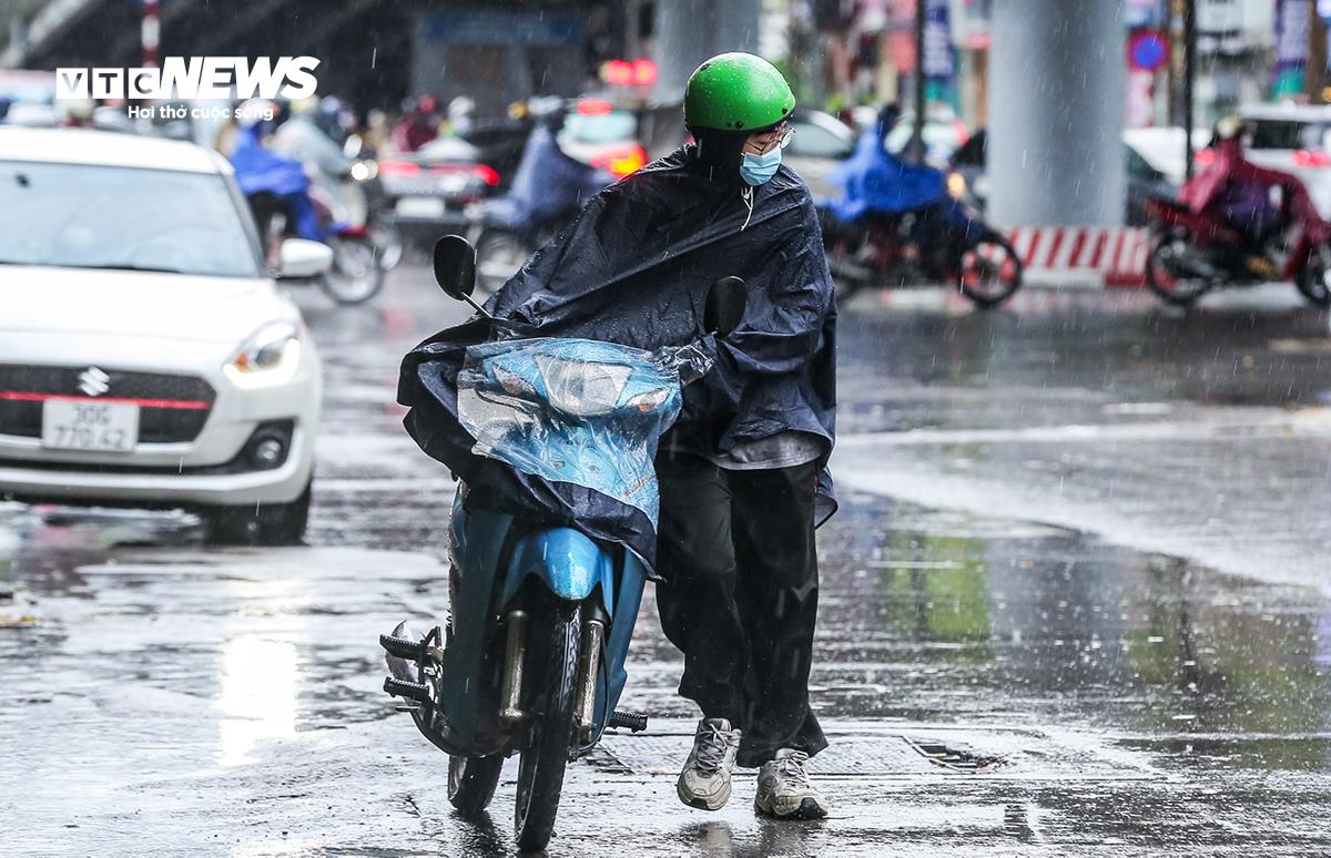 Dự Báo Thời Tiết Hôm Nay 14/10: Mưa Dông Phủ Rộng Toàn Quốc, Cảnh Báo Lốc Sét và Gió Giật Mạnh