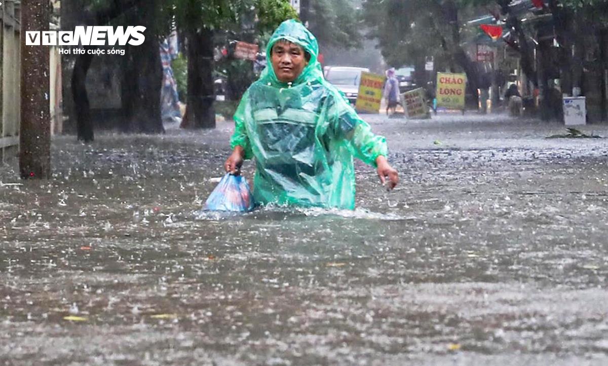 Dự báo thời tiết hôm nay 8/10: Mưa giảm dần từ chiều, Bắc Bộ sắp đón nắng trở lại
