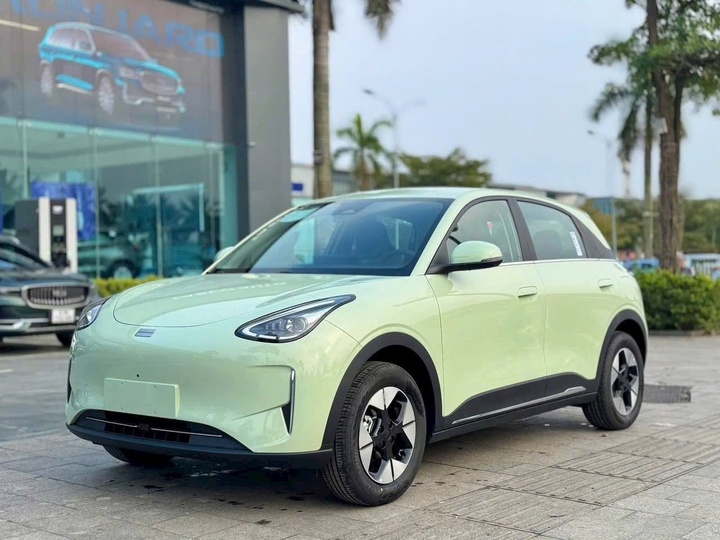 Xe cỡ nhỏ Trung Quốc 500 triệu đồng: Chọn Geely EX2 Max hay BYD Dolphin 2026?