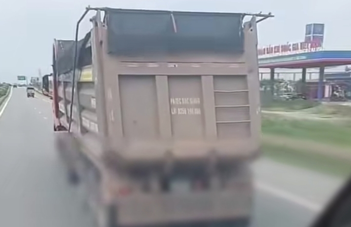 Xe đầu kéo đánh võng trên đường, tài xế bị phạt đến 50 triệu đồng