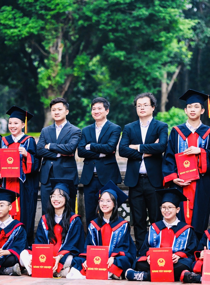 Lớp học 34/34 trò đỗ chuyên Toán, Tin, thầy chủ nhiệm bật khóc