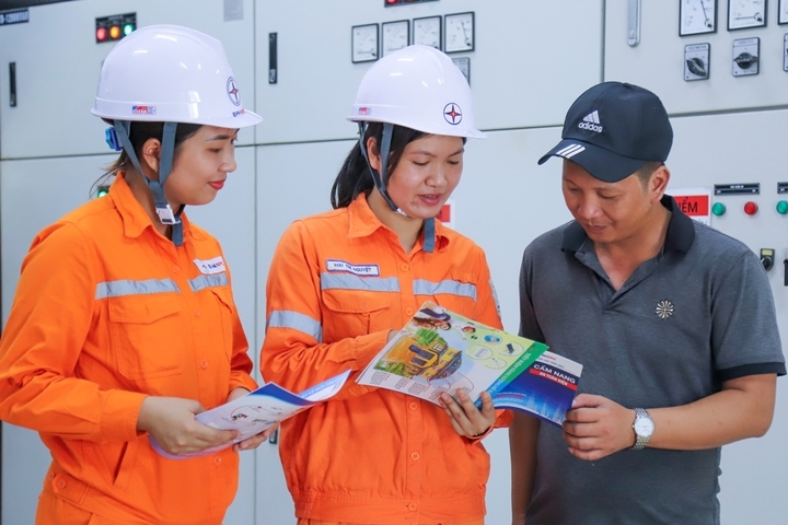 Bộ Công Thương nêu lý do chưa áp giá điện sinh hoạt theo giờ với hộ gia đình