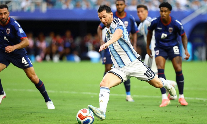 Argentina chật vật thắng Cape Verde, Messi phê bình đội nhà